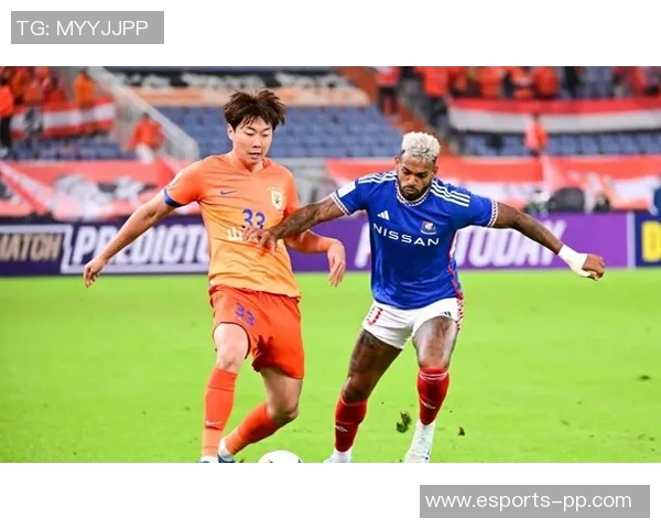 克雷桑身穿巴西9号球衣现场助威激情对决韩国队 克雷桑身穿巴西9号球衣现场助威激情对决韩国队