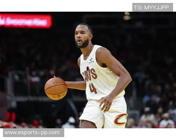 小莫布里首秀表现亮眼18分钟内贡献12分6板2助助力球队胜利 小莫布里首秀表现亮眼18分钟内贡献12分6板2助助力球队胜利