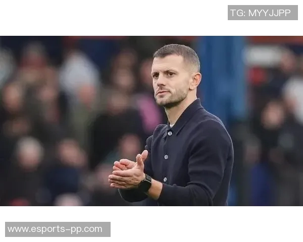 卢顿主场悬挂新帅威尔希尔老球衣彰显青训情怀 卢顿主场悬挂新帅威尔希尔老球衣彰显青训情怀