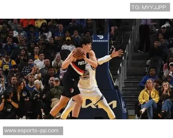 开拓者勇士赛后杨瀚森与波杰姆互动尽显默契与友谊