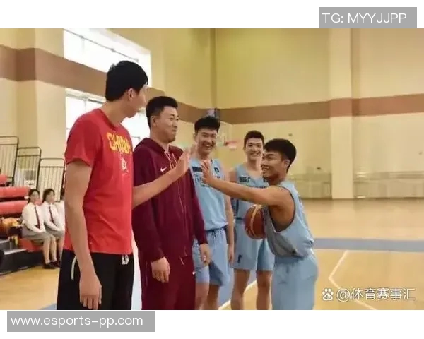 周琦与赵睿翟晓川方硕合影定妆照迎新赛季期待再创佳绩